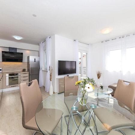 2 Bedroom Amazing Apartment In トロギール エクステリア 写真