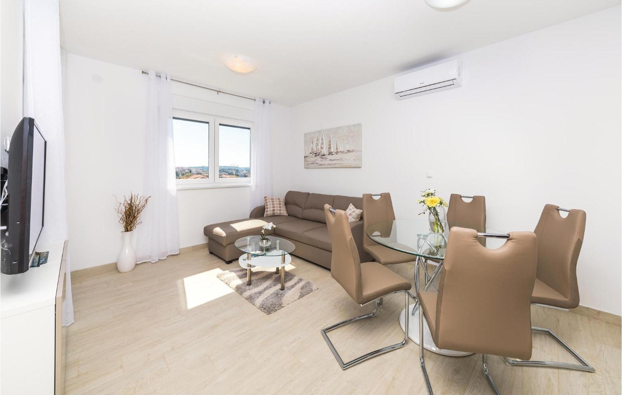 2 Bedroom Amazing Apartment In トロギール エクステリア 写真