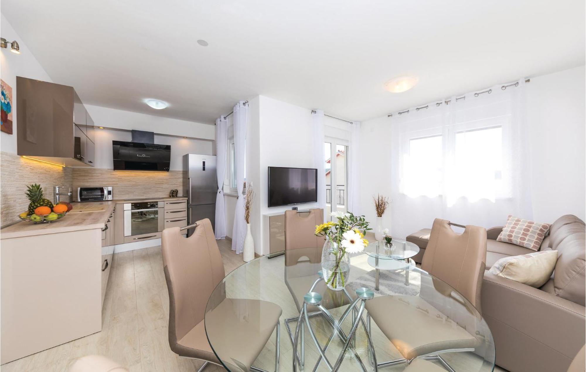 2 Bedroom Amazing Apartment In トロギール エクステリア 写真