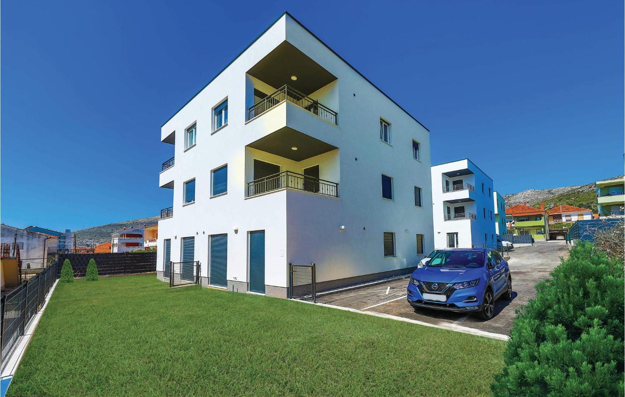 2 Bedroom Amazing Apartment In トロギール エクステリア 写真